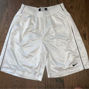 Nike Classic White Basketball Shorts
Size: Large
Style: 254394-100